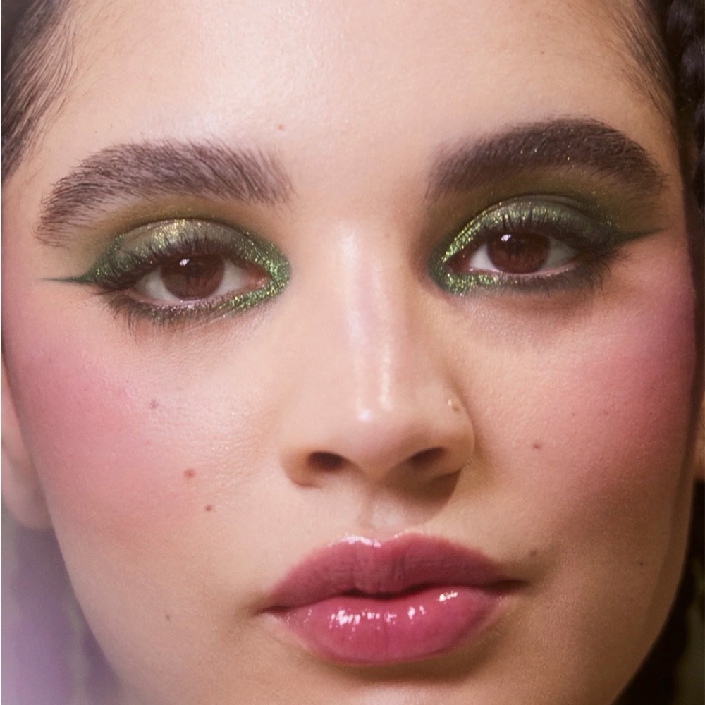 R.E.M. Beauty Elphaba Eyeshadow + Eyeliner - Picture 6 of 8